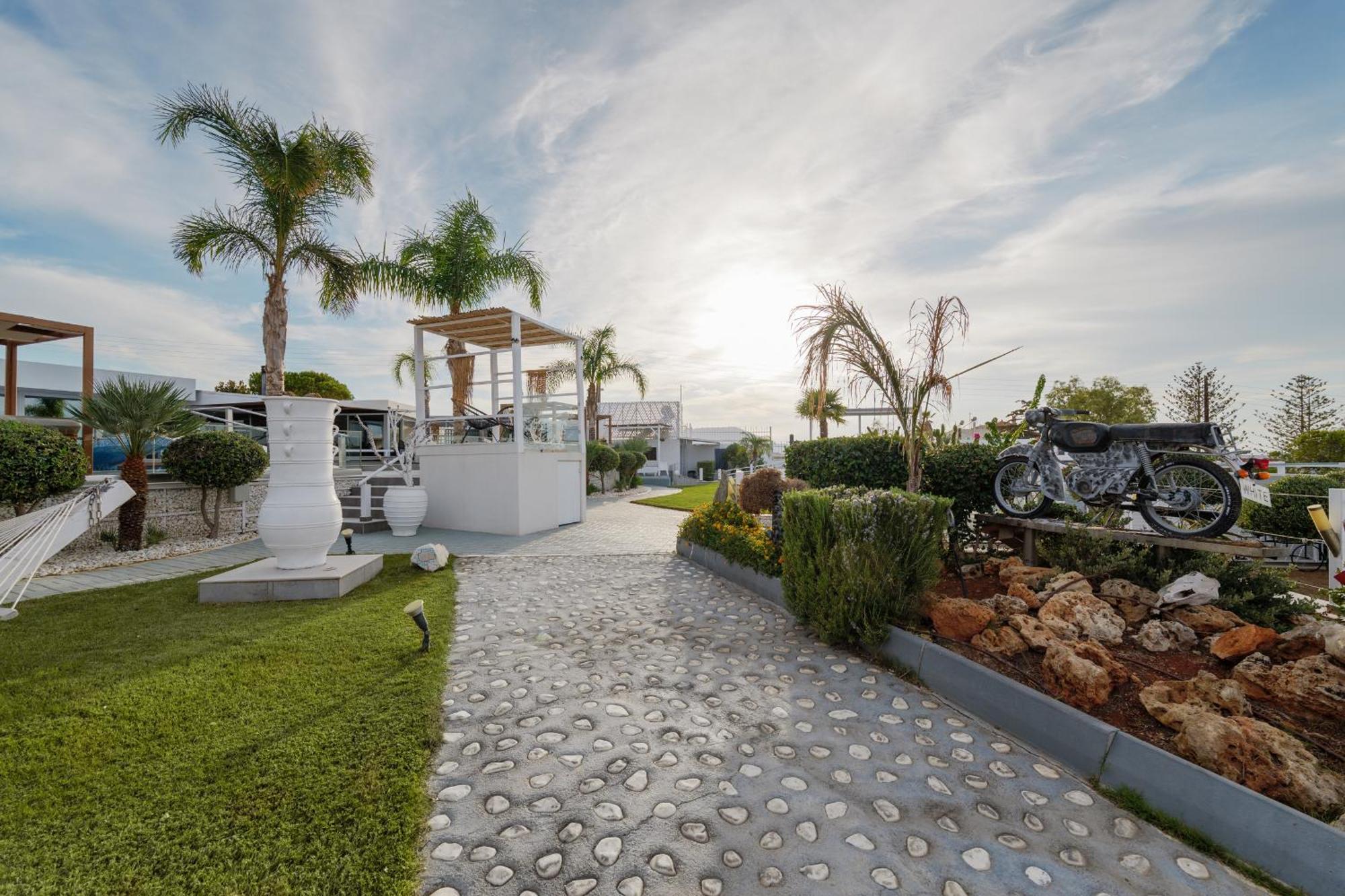 הרסוניסוס White Luxury Villa מראה חיצוני תמונה