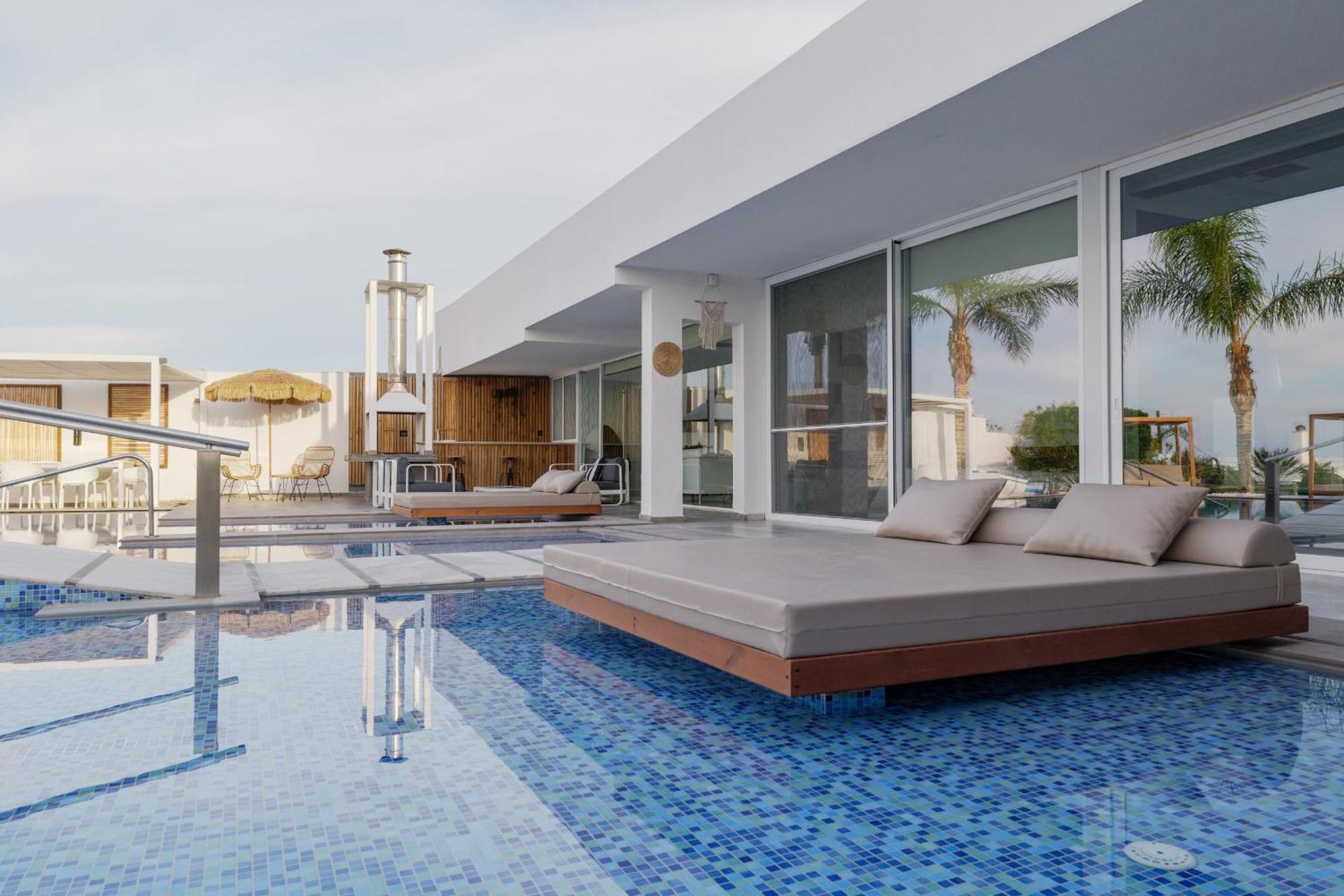 הרסוניסוס White Luxury Villa מראה חיצוני תמונה