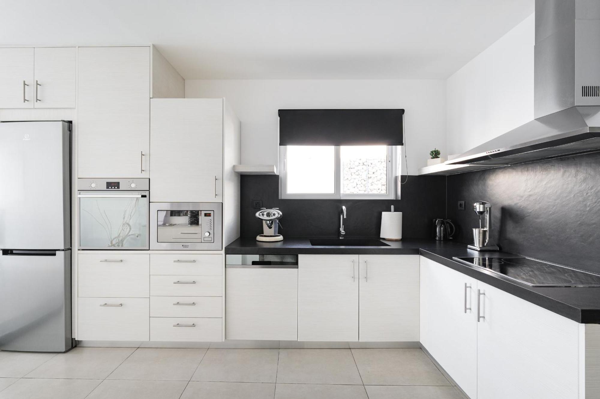 הרסוניסוס White Luxury Villa מראה חיצוני תמונה
