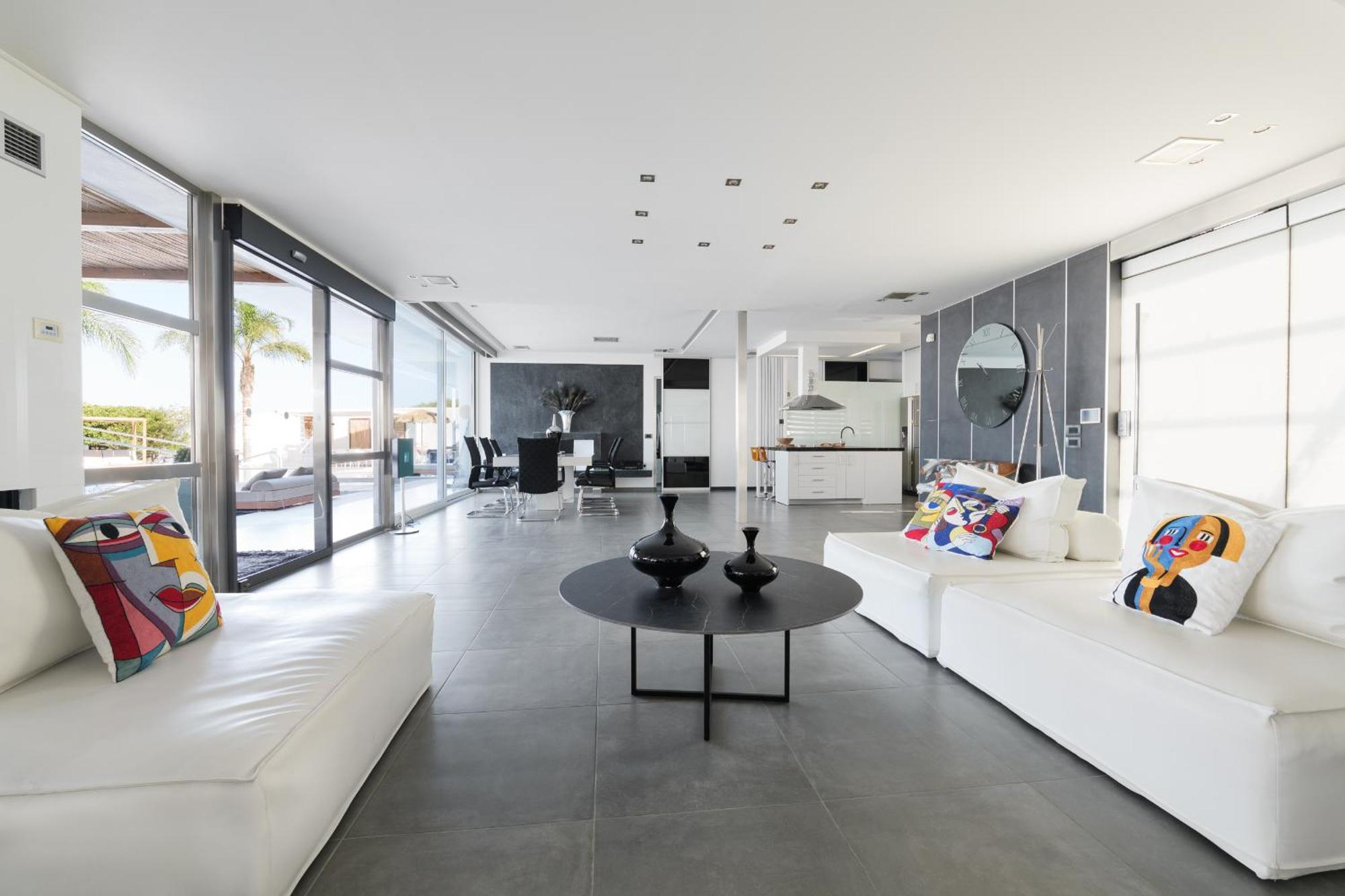 הרסוניסוס White Luxury Villa מראה חיצוני תמונה