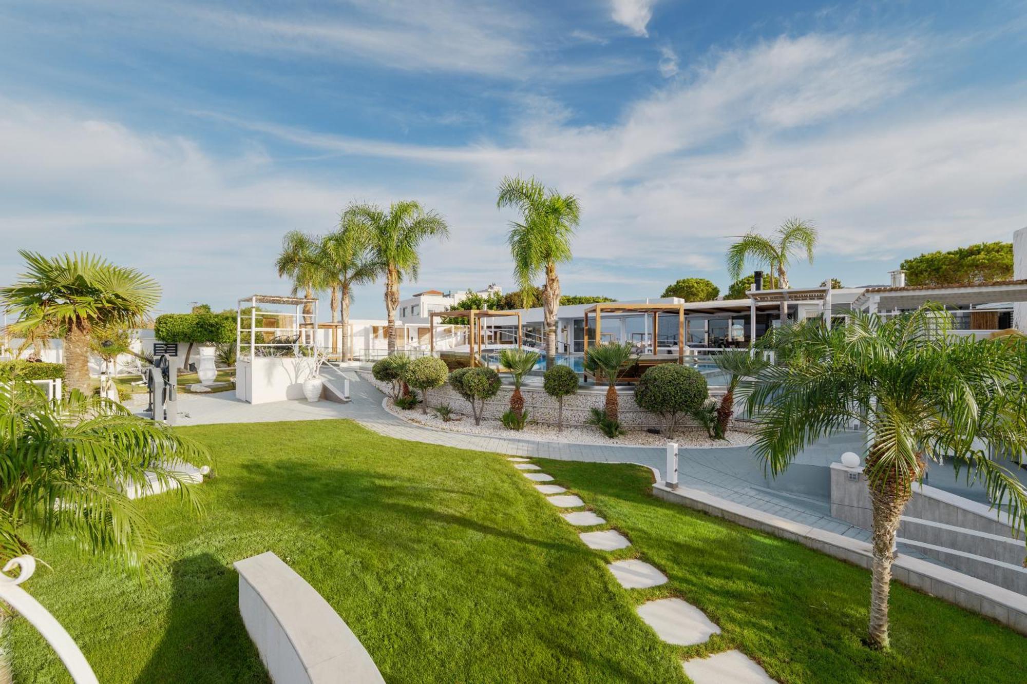 הרסוניסוס White Luxury Villa מראה חיצוני תמונה